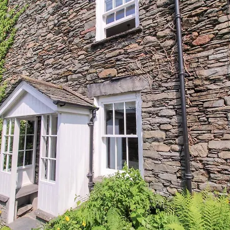 Дом отдыха Cosy Within Walking Distance Of Shops, Pubs In With Wood Burning Stove