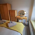 Cosy Within Walking Distance Of Shops, Pubs In With Wood Burning Stove אמבלסייד