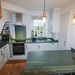 Cosy Within Walking Distance Of Shops, Pubs In With Wood Burning Stove * אמבלסייד