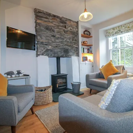 Cosy Within Walking Distance Of Shops, Pubs In With Wood Burning Stove Ambleside