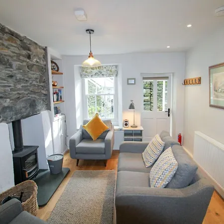 Cosy Within Walking Distance Of Shops, Pubs In With Wood Burning Stove * Ambleside